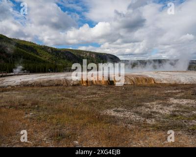 Der Yellowstone-Nationalpark liegt auf einem riesigen Supervulkan und beherbergt außergewöhnliche Thermalanlagen Stockfoto