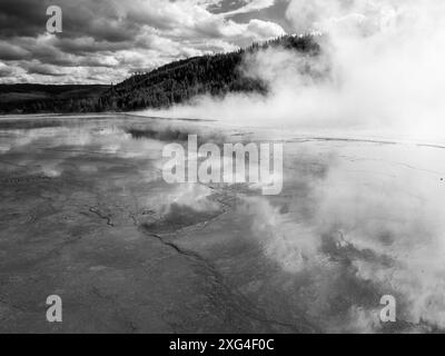 Der Yellowstone-Nationalpark liegt auf einem riesigen Supervulkan und beherbergt außergewöhnliche Thermalanlagen Stockfoto