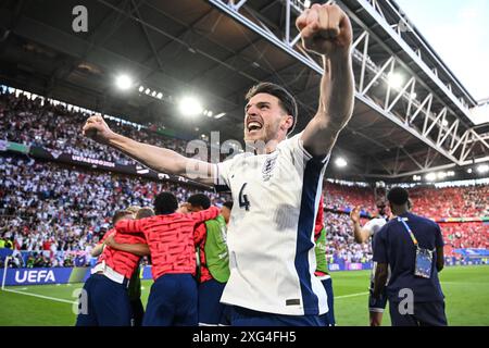 DÜSSELDORF - 06.07.2024, Declan Rice von England feiert den Sieg beim Viertelfinalspiel der UEFA EURO 2024 zwischen England und der Schweiz am 6. Juli 2024 in Düsseldorf. ANP | Hollandse Hoogte | GERRIT VAN COLOGNE Stockfoto