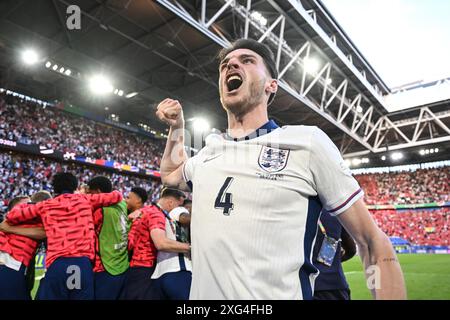 DÜSSELDORF - 06.07.2024, Declan Rice von England feiert den Sieg beim Viertelfinalspiel der UEFA EURO 2024 zwischen England und der Schweiz am 6. Juli 2024 in Düsseldorf. ANP | Hollandse Hoogte | GERRIT VAN COLOGNE Stockfoto