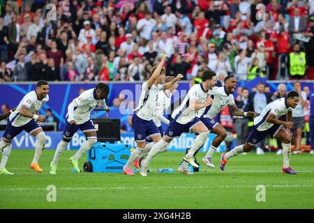 Düsseldorf, Deutschland. Juli 2024. Spieler aus England feiern am 6. Juli 2024 im Düsseldorfer Arena Stadium in Düsseldorf am Ende des Viertelfinales der EM 2024. Quelle: Insidefoto di andrea staccioli/Alamy Live News Stockfoto