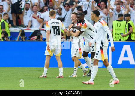 Stuttgart, Deutschland. Juli 2024. Stuttgart, 5. Juli 2024: Deutsche Spieler feiern den späten Equalizer beim Viertelfinalspiel der UEFA EURO 2024 zwischen Spanien und Deutschland in der Stuttgart Arena. (Sven Beyrich/SPP) Credit: SPP Sport Press Photo. /Alamy Live News Stockfoto