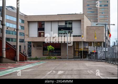 Leuven, Flandern, Belgien, Juni 30 2024 - der Dirk kämpft um das Gebäude der flämischen Regierung Stockfoto