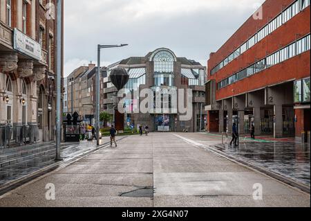 Leuven, Flandern, Belgien, Juni 30 2024 - Stadtblick über den Martelarenplein und die Bahnstation Stockfoto