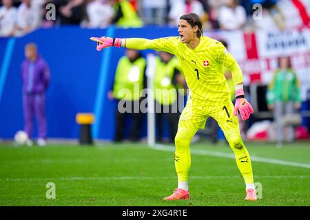 DÜSSELDORF, DEUTSCHLAND - 6. JULI: Schweizer Torhüter Yann Sommer gibt beim Viertelfinalspiel der UEFA EURO 2024 in der Düsseldorfer Arena am 6. Juli 2024 in Düsseldorf Gesten. (Foto: Rene Nijhuis) Credit: René Nijhuis/Alamy Live News Credit: René Nijhuis/Alamy Live News Stockfoto