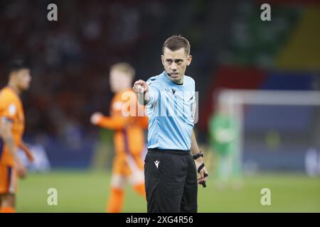 BERLIN, 06.07.2024, Olympiastadion, Fußball-Europameisterschaft Euro2024, Viertelfinalspiel Nr. 47 zwischen den Niederlanden und Turkiye Clement Turpin. Stockfoto