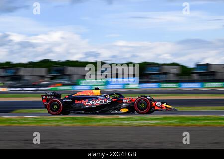 NORTHAMPTONSHIRE, VEREINIGTES KÖNIGREICH. Juli 24. Max Verstapen (Niederlande) von Red Bull Racing Action im heutigen Qualifying Session während des Grand Prix 2024 von Qatar Airways auf dem Silverstone Circuit am Samstag, den 06. Juli 2024 in NORTHAMPTONSHIRE, ENGLAND. Quelle: Taka G Wu/Alamy Live News Stockfoto