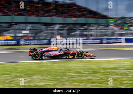 NORTHAMPTONSHIRE, VEREINIGTES KÖNIGREICH. Juli 24. Max Verstapen (Niederlande) von Red Bull Racing Action im heutigen Qualifying Session während des Grand Prix 2024 von Qatar Airways auf dem Silverstone Circuit am Samstag, den 06. Juli 2024 in NORTHAMPTONSHIRE, ENGLAND. Quelle: Taka G Wu/Alamy Live News Stockfoto