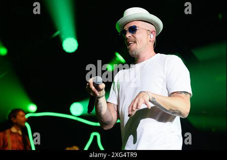 München, Deutschland. Juli 2024. München, 4. Juli 2024: Jan Delay & Disko No. 1 während der Best of 25 Years Tour 2024 beim Tollwood Festival in München. (Sven Beyrich/SPP) Credit: SPP Sport Press Photo. /Alamy Live News Stockfoto