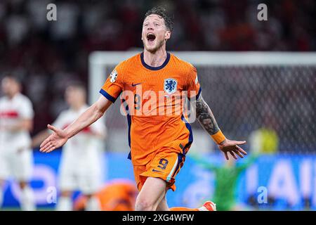 Berlin, Deutschland. Juli 2024. BERLIN, DEUTSCHLAND - 6. JULI: Wout Weghorst of the Netherlands feiert den Sieg beim Viertelfinale - UEFA EURO 2024 Spiel zwischen den Niederlanden und Turkiye im Olympiastadion am 6. Juli 2024 in Berlin. (Foto: Joris Verwijst/BSR Agency) Credit: BSR Agency/Alamy Live News Stockfoto