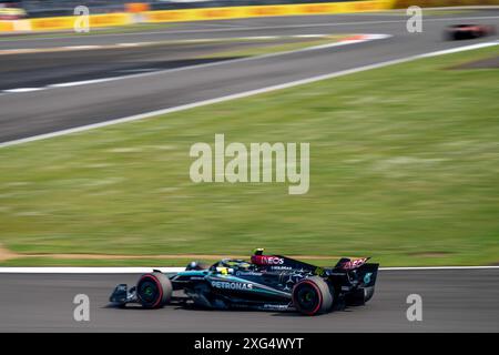 Silverstone (Towcester), Großbritannien, 6. Juli 2024, Lewis Hamilton sicherte sich im Qualifying vor dem Großen Preis von Großbritannien P2. Quelle: Christopher Neve/Alamy Live News Stockfoto