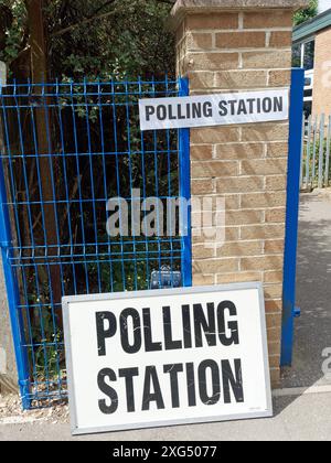 Ansicht eines Polling Station-Schildes während der britischen Parlamentswahlen am 4. Juli 2024 Stockfoto