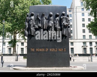 Blick auf das Denkmal für die Frauen des Zweiten Weltkriegs in Whitehall London Stockfoto