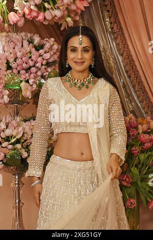 Mumbai, Indien. Juli 2024. Bollywood-Schauspielerin Ameesha Patel posiert für ein Foto auf dem roten Teppich während der sangeet-Zeremonie von Anant Ambani und Radhika Merchant im Jio World Centre in Mumbai. Quelle: SOPA Images Limited/Alamy Live News Stockfoto