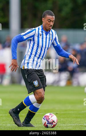 Alfreton, Großbritannien. Juli 2024. Sheffield Wednesday Yan Valery während des Freundschaftsspiels von Alfreton Town FC gegen Sheffield Wednesday FC in der Impact Arena, Alfreton, Derbyshire, England, Großbritannien am 6. Juli 2024 Credit: Every Second Media/Alamy Live News Stockfoto