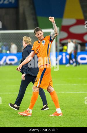 Berlin, Deutschland. Juli 2024. Wout Weghorst (9) aus den Niederlanden nach dem Viertelfinale der UEFA Euro 2024 zwischen den Niederlanden und Turkiye im Olympiastadion in Berlin. Quelle: Gonzales Photo/Alamy Live News Stockfoto