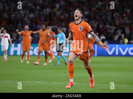 Berlin, Deutschland. Juli 2024. Wout Weghorst aus den Niederlanden feiert, nachdem sein Team das Viertelfinale der UEFA EURO 2024 gegen die Türkei gewonnen hat. Quelle: Oleksandr Prykhodko/Alamy Live News Stockfoto