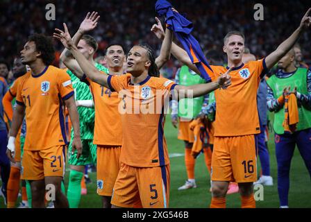 Berlin, Deutschland. Juli 2024. Niederländische Spieler feiern, nachdem die Niederlande das Viertelfinalspiel der UEFA EURO 2024 gegen die Türkei gewonnen haben. Quelle: Oleksandr Prykhodko/Alamy Live News Stockfoto