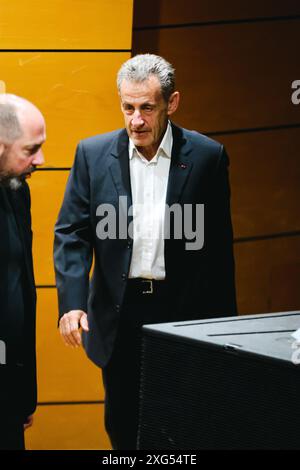 Mailand, Carla Bruni konzertiert während des Worm Up! Festival im Dal Verme Theatre. Auf dem Foto: Nicolas Sarkozy, ehemaliger Präsident der Französischen Republik Stockfoto