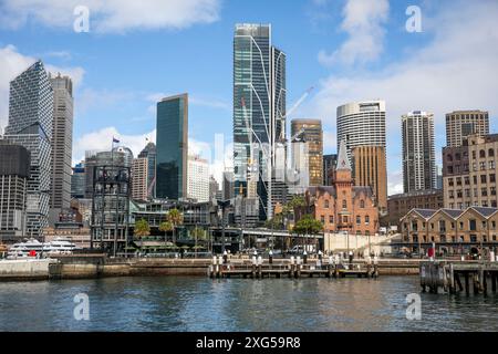 Sydney Circular Quay City-Landschaft und Skyline mit Salesforce Tower, AMP Building, Campbells Cove Stores und EY Building, Sydney Harbour, NSW, Australien Stockfoto