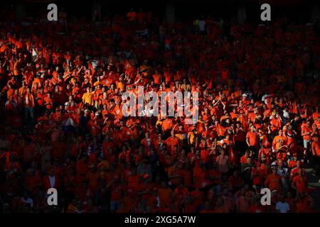 Berlin, Deutschland. Juli 2024. BERLIN, DEUTSCHLAND - 6. JULI: Fans der Niederlande beim Viertelfinalspiel der UEFA EURO 2024 zwischen den Niederlanden und Tuerkiye im Olympiastadion am 6. Juli 2024 in Berlin .240706 SEPA 07 168 - 20240706 PD17175 Credit: APA-PictureDesk/Alamy Live News Stockfoto