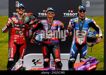 Deutsche MotoGP, Qualifikationstag. Juli 2024. Francesco Bagnaia, Jorge Martin, Miguel Oliveira auf dem Podium nach dem Sprint-Rennen bei der deutschen MotoGP Credit: Action Plus Sports/Alamy Live News Stockfoto