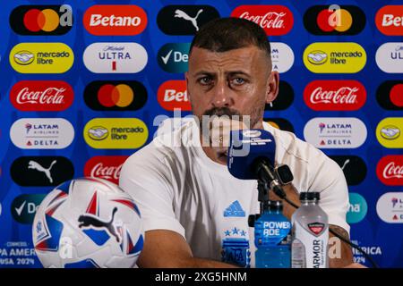 MIAMI, FLORIDA - 28. JUNI: Argentinien-Assistenztrainer Walter Samuel während der Pressekonferenz im Hard Rock Stadium. (Foto von Eurasia Sport Images) Stockfoto