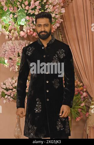 Mumbai, Indien. Juli 2024. Der Bollywood-Schauspieler Vicky Kaushal posiert für ein Foto auf dem roten Teppich während der sangeet-Zeremonie von Anant Ambani und Radhika Merchant im Jio World Centre in Mumbai. (Foto: Ashish Vaishnav/SOPA Images/SIPA USA) Credit: SIPA USA/Alamy Live News Stockfoto