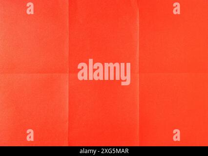 Rot zerknittert ungefalteten Papier Blatt Textur Hintergrund. Papier in sechs gefaltet. Vollformat Stockfoto