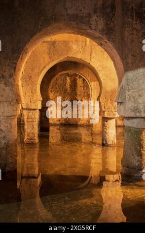 Caceres, Spanien, 4. März 2022: Die arabische Zisterne in Caceres, Extremadura, wurde während der mittelalterlichen muslimischen Herrschaft in Spanien erbaut. Hochwertige Fotos Stockfoto