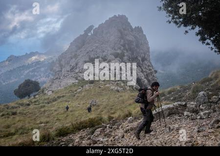 Aufstieg auf den Sporn von Xaragal de Sa Camamilla, Mallorca, Balearen, Spanien Stockfoto