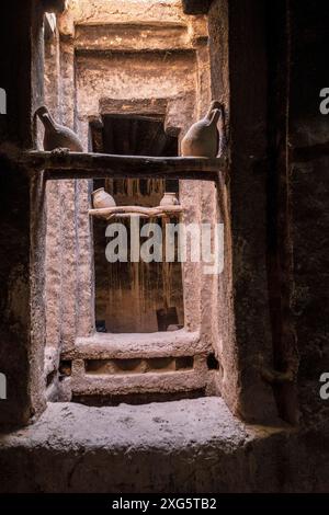 Dachfenster geöffnet in der Mitte des Innenhof der oberen Etage, Hauptwohnsitz Kasba Amridil, 19. Jahrhundert, erbaut für M'hamed Ben Brahim Nasiri, Skoura Stockfoto