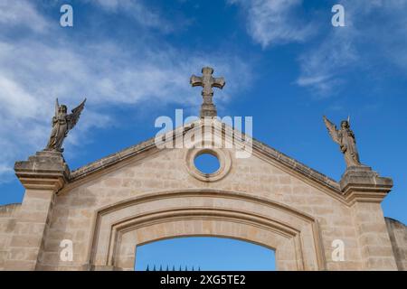 Engel des Hauptportals, Friedhof Llucmajor, Mallorca, Balearen, Spanien Stockfoto