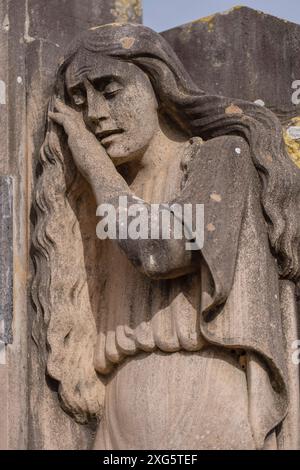 Weinende Frau, Familiengrab Mut Tomas, Friedhof Llucmajor, Mallorca, Balearen, Spanien Stockfoto