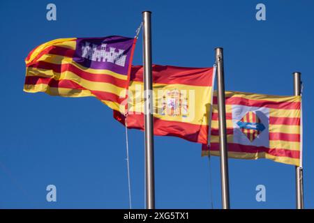 Flaggen des Volkes, der Gemeinde und des Landes, Inka, Mallorca, Balearen, Spanien Stockfoto