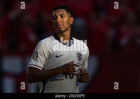 Düsseldorf. Juli 2024. Jude Bellingham aus England reagiert beim Viertelfinalspiel der UEFA Euro 2024 zwischen England und der Schweiz am 6. Juli 2024 in Düsseldorf. Quelle: Xiao Yijiu/Xinhua/Alamy Live News Stockfoto