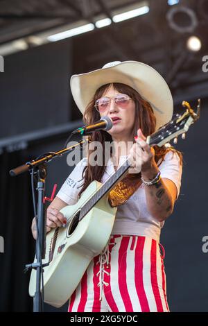 Milwaukee, USA. Juli 2024. Nikki Lane während des Summerfest Music Festivals am 5. Juli 2024 in Milwaukee, Wisconsin (Foto: Daniel DeSlover/SIPA USA) Credit: SIPA USA/Alamy Live News Stockfoto