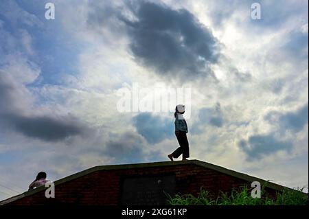 Neu-Delhi, Indien. Juli 2024. NEW DELHI, INDIEN – 5. JULI: Monsunwolken schweben am 5. Juli 2024 in New Delhi, Indien. (Foto: Vipin Kumar/Hindustan Times/SIPA USA) Credit: SIPA USA/Alamy Live News Stockfoto