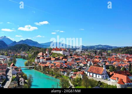 Luftaufnahme von Füssen am Lech bei schönem Wetter Stockfoto