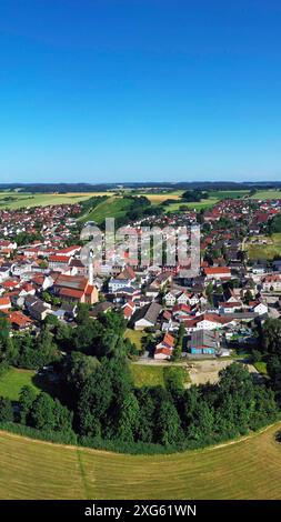 Frontenhausen aus der Vogelperspektive, ein Markt im niederbayerischen Bezirk Dingolfing-Landau Stockfoto