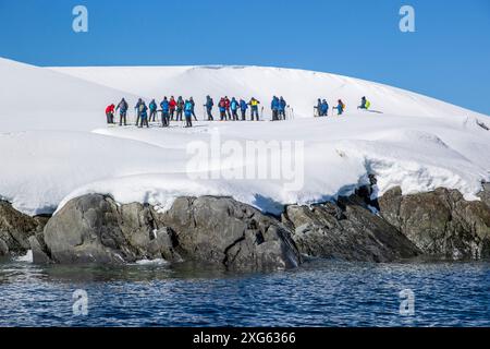 Schneeschuhwandern, Melchior Island, Antarktis, Sonntag, 19. November, 2023. Foto: David Rowland / One-Image.com Stockfoto