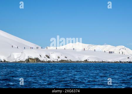 Schneeschuhwandern, Melchior Island, Antarktis, Sonntag, 19. November, 2023. Foto: David Rowland / One-Image.com Stockfoto