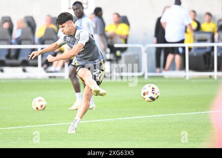 Columbus, Ohio, USA. Juli 2024. Der Kolumbus Crew-Stürmer Max Arfsten (27) schießt den Ball während der Aufwärmphase, bevor er in Columbus, Ohio, gegen den Toronto FC antritt. Brent Clark/Cal Sport Media/Alamy Live News Stockfoto