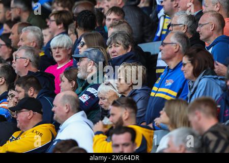 Leeds, Großbritannien. Juli 2024. Leeds Rhinos Fans beim Spiel der Betfred Super League Runde 16 Leeds Rhinos gegen London Broncos im Headingley Stadium, Leeds, Vereinigtes Königreich, 6. Juli 2024 (Foto: Gareth Evans/News Images) in Leeds, Vereinigtes Königreich am 6. Juli 2024. (Foto: Gareth Evans/News Images/SIPA USA) Credit: SIPA USA/Alamy Live News Stockfoto