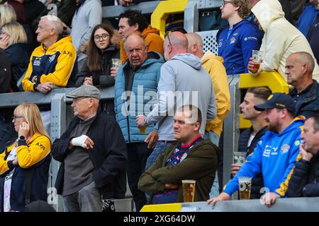 Leeds, Großbritannien. Juli 2024. Leeds Rhinos Fans beim Spiel der Betfred Super League Runde 16 Leeds Rhinos gegen London Broncos im Headingley Stadium, Leeds, Vereinigtes Königreich, 6. Juli 2024 (Foto: Gareth Evans/News Images) in Leeds, Vereinigtes Königreich am 6. Juli 2024. (Foto: Gareth Evans/News Images/SIPA USA) Credit: SIPA USA/Alamy Live News Stockfoto