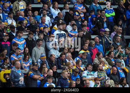 Leeds, Großbritannien. Juli 2024. Leeds Rhinos Fans beim Spiel der Betfred Super League Runde 16 Leeds Rhinos gegen London Broncos im Headingley Stadium, Leeds, Vereinigtes Königreich, 6. Juli 2024 (Foto: Gareth Evans/News Images) in Leeds, Vereinigtes Königreich am 6. Juli 2024. (Foto: Gareth Evans/News Images/SIPA USA) Credit: SIPA USA/Alamy Live News Stockfoto