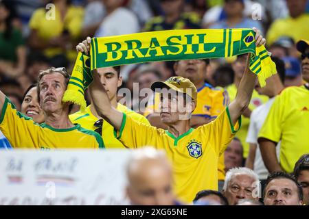 Las Vegas, NV, USA. Juli 2024. Ein brasilianischer Fan zeigt Unterstützung für sein Team beim CONMEBOL Copa America Quarterfinalspiel im Allegiant Stadium zwischen Uruguay und Brasilien am 6. Juli 2024 in Las Vegas, NV. Christopher Trim/CSM/Alamy Live News Stockfoto