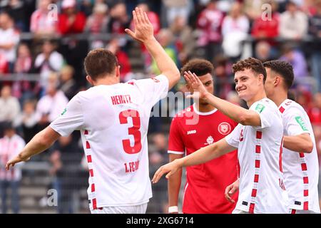 Torjubel von Eric Martel (Köln, rechts) Sportfreunde Siegen gegen 1. FC Köln, Fussball, Testspiel, 06.07.2024 Foto: Rene Weiss/Eibner Stockfoto