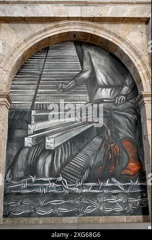 GUADALAJARA, JALISCO, MEXIKO: Fresken des berühmten Wandmalers José Clemente Orozco zieren das Dach und die Wände der Haupthalle im Museo Cabañas. Stockfoto