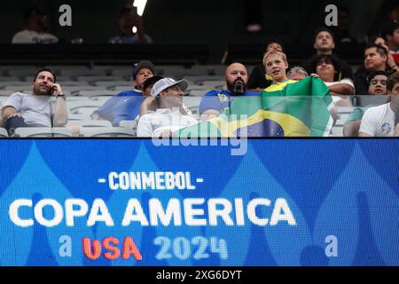 Las Vegas, NV, USA. Juli 2024. Ein junger brasilianischer Fan zeigt Unterstützung für sein Team beim CONMEBOL Copa America Quarterfinalspiel im Allegiant Stadium zwischen Uruguay und Brasilien am 6. Juli 2024 in Las Vegas, NV. Christopher Trim/CSM/Alamy Live News Stockfoto